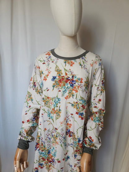 Hauskleid mit Blumen